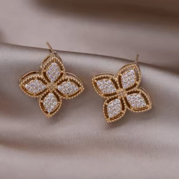 Alhambra Venetian Princess Gold Leaf Elegant 18K Gold Stainless Steel Earrings - Picture 1 of 5